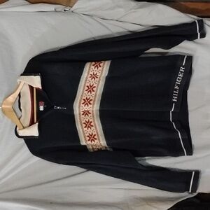 Tommy Hilfiger Long sleeve sweater. Size XL